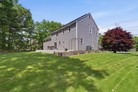 Exterior - 81 Parish Rd, Needham, MA 02494 photo 6 of 7