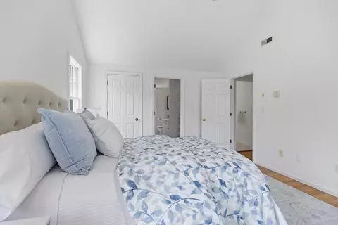 Bedroom - 81 Parish Rd, Needham, MA 02494 photo 5 of 6