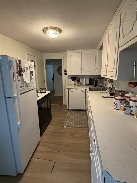 Kitchen - 40 Aldrew Ter, Springfield, MA 01119 photo 1 of 1