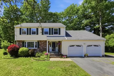 27 Kennel Hill Dr, Beverly, MA 01915