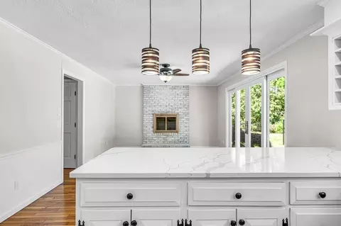 252 Pinewood Dr, Longmeadow, MA 01106