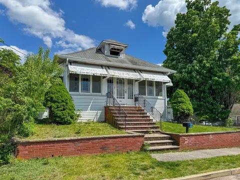 62 Fountain St, Braintree, MA 02184