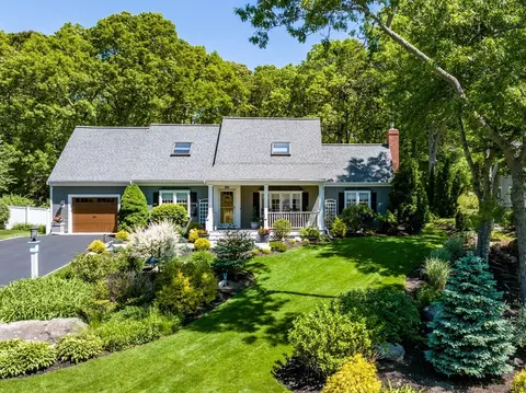80 Holder Ln, Barnstable, MA 02668