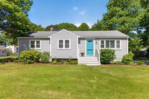119 Seacoast Shores Blvd, Falmouth, MA 02536