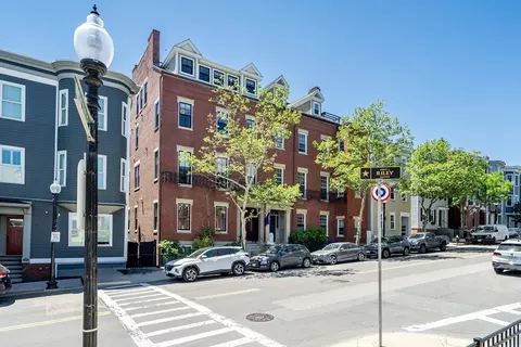 284 Bunker Hill St #4, Boston, MA 02129
