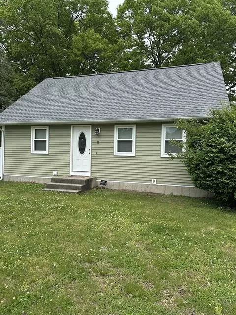11 Friar Tuck Ln, Oxford, MA 01540