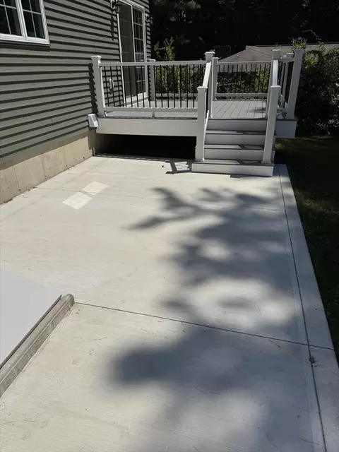 Exterior - 147 Parkerview St, Springfield, MA 01119 photo 4 of 5