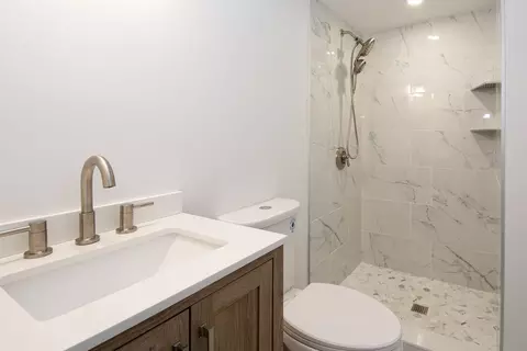 Bath - 215 Gardner St, Hingham, MA 02043 photo 1 of 1