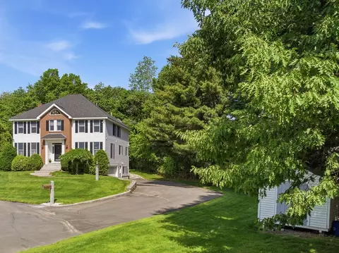 35 Harmony Ln, Methuen, MA 01844