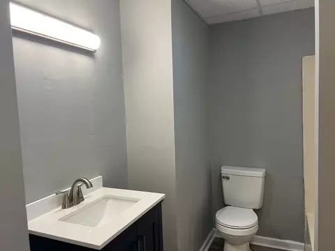 Bath - 1017 Pine St, Fall River, MA 02723 photo 2 of 5