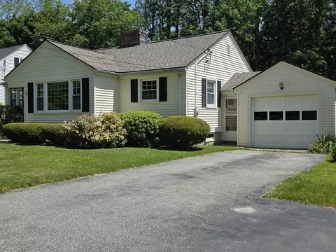 34 Wildrose Ave, Worcester, MA 01602