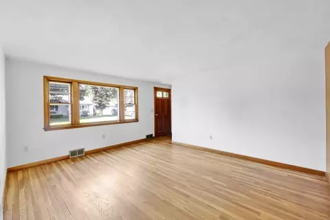Living - 39 Northway Dr, Springfield, MA 01119 photo 1 of 4