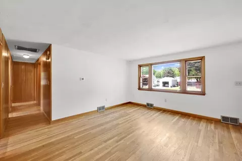 Living - 39 Northway Dr, Springfield, MA 01119 photo 2 of 4
