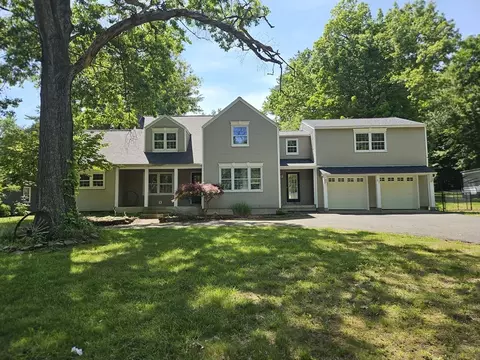 27 Lee St, East Longmeadow, MA 01028