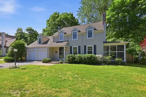 77 Pleasantview Ave, Longmeadow, MA 01106