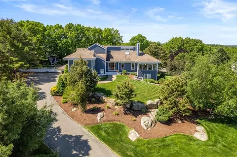 8 Schooner Rdg, Gloucester, MA 01930