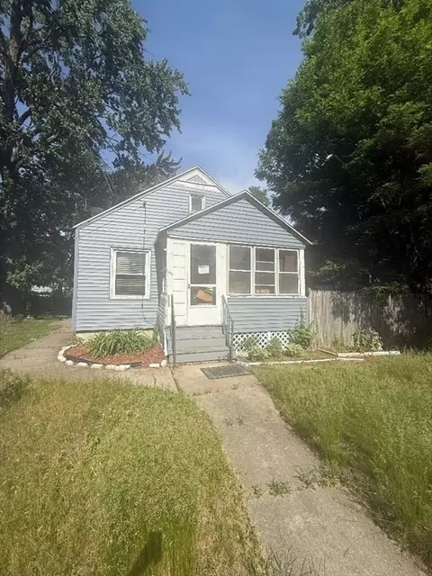 1481 Carew St, Springfield, MA 01104