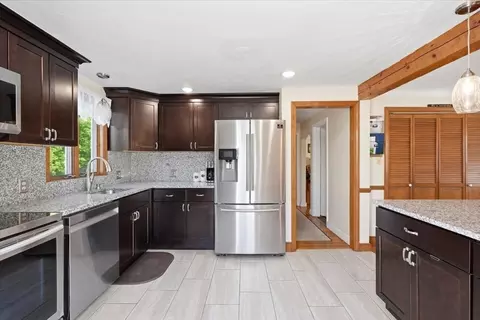 3 Devine Rd, Randolph, MA 02368 photo 4