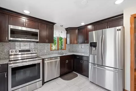 3 Devine Rd, Randolph, MA 02368 photo 3