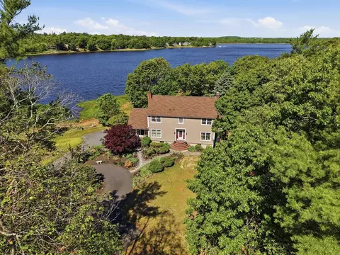 11 Jeffrey Ln, Freetown, MA 02702