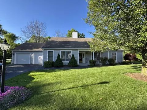 3 Dunbar Dr, Easton, MA 02334
