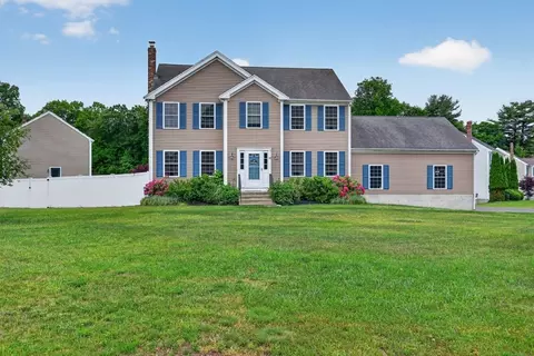 59 Arabian Dr, Taunton, MA 02780