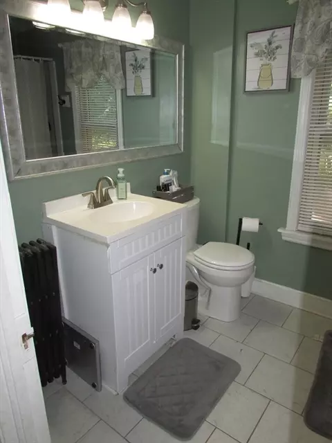 Bath - 20 Fallston St, Springfield, MA 01119 photo 2 of 3