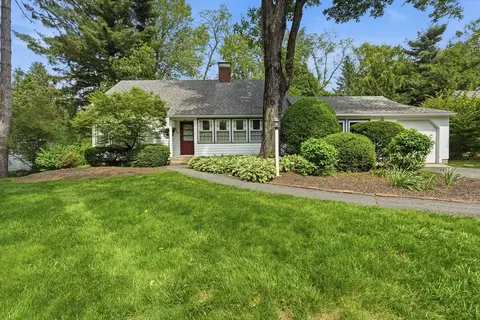 102 Blue Hills Rd, Amherst, MA 01002