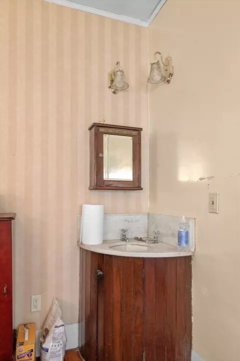 Bath - 14 Poplar, Danvers, MA 01923 photo 2 of 3
