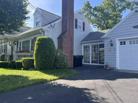 6 Hilltop Rd, Dartmouth, MA 02747