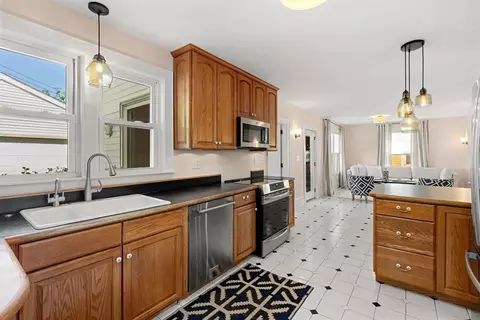 138 Lothrop St, Beverly, MA 01915 photo 13