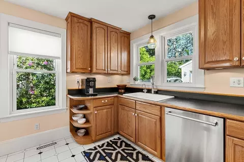 138 Lothrop St, Beverly, MA 01915 photo 14