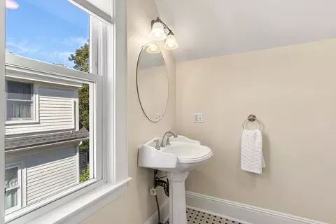 138 Lothrop St, Beverly, MA 01915 photo 35