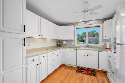 Kitchen - 1 Sandview Ter #1, Mashpee, MA 02649 photo 3 of 4