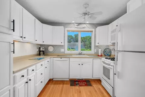 Kitchen - 1 Sandview Ter #1, Mashpee, MA 02649 photo 2 of 4