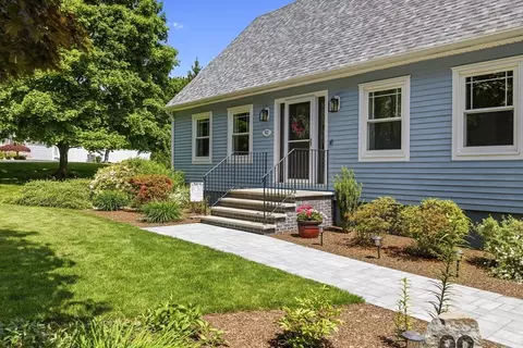 92 Everett St, Somerset, MA 02726 photo 3