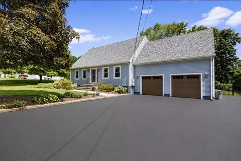 92 Everett St, Somerset, MA 02726 photo 2