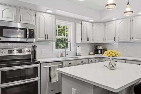 92 Everett St, Somerset, MA 02726 photo 9