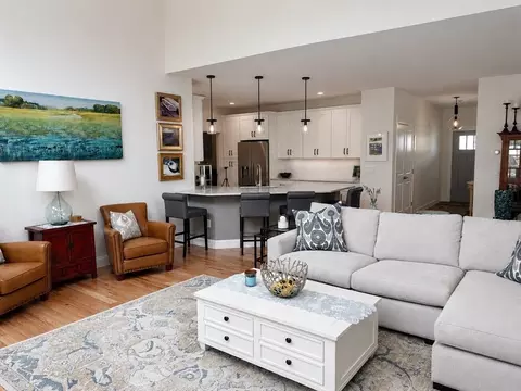 Living - 15 Beacon St #15, Wareham, MA 02558 photo 1 of 3