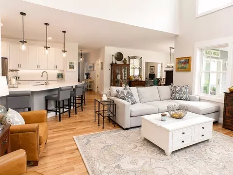 Living - 15 Beacon St #15, Wareham, MA 02558 photo 2 of 3