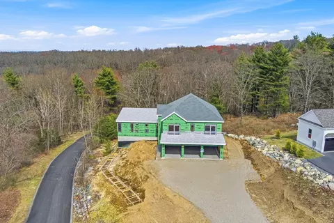 135 Nobscot Dr, Framingham, MA 01701