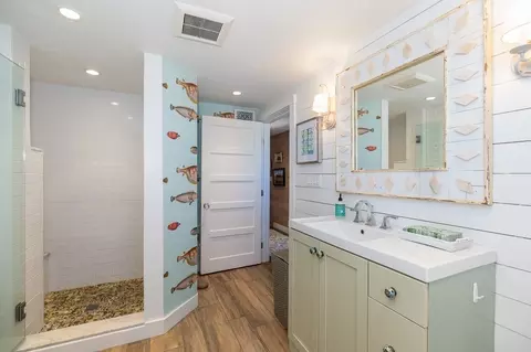 Bath - 8 Bickford Way, Gloucester, MA 01930 photo 2 of 3