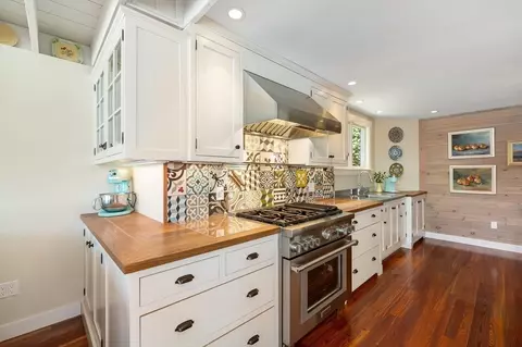 Kitchen - 8 Bickford Way, Gloucester, MA 01930 photo 4 of 5
