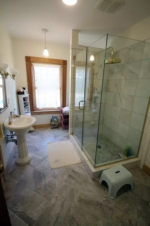 Bath - 50 Bellevue Ave, Springfield, MA 01108 photo 1 of 1