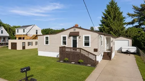 21 Golf St, Fairhaven, MA 02719