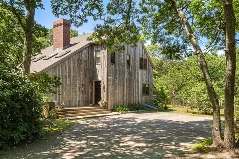 99 Old Purchase Rd, Edgartown, MA 02539