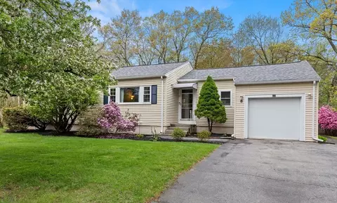 111 Locke Rd, Chelmsford, MA 01824