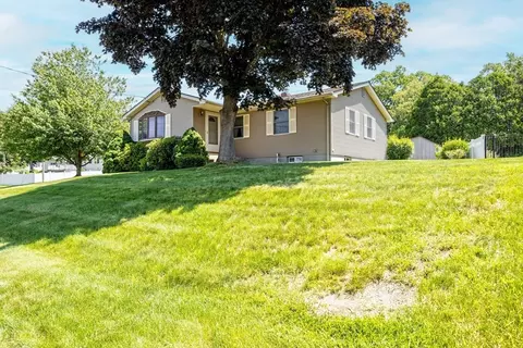 19 Moreau Ct, Chicopee, MA 01020