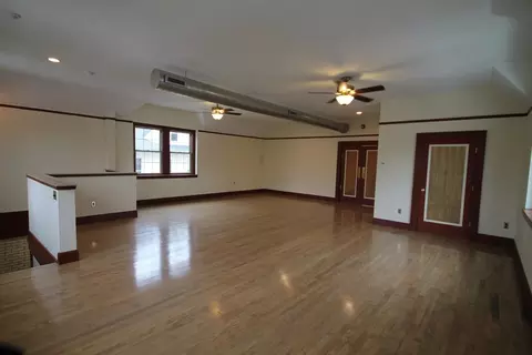 Living - 1043 Sumner Ave, Springfield, MA 01118 photo 2 of 3