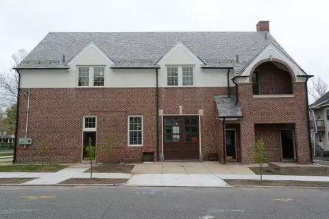 Exterior - 1043 Sumner Ave, Springfield, MA 01118 photo 5 of 5
